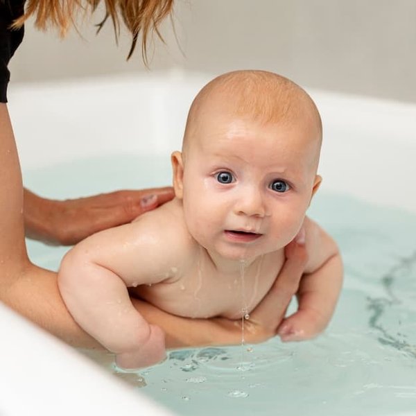 Thalasso bain bébé : quels sont les bienfaits et précautions ?